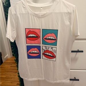 Graphic Tee with Colorful Lips Design ‘Super Muse’